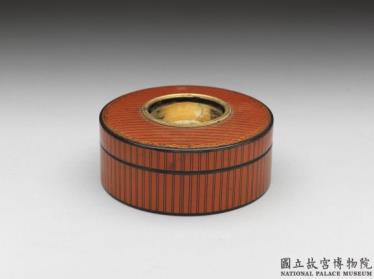 图片[2]-Round chalcedony-inlaid lacquer box, circa latter half of the 18th century, France-China Archive